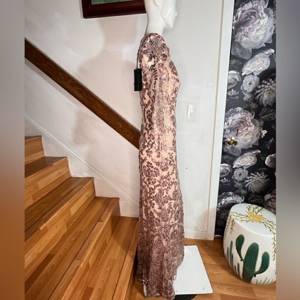 New BHLDN Tadashi Shoji Yvonne
Rose Gold
Sequined Lace Gown/ size 6 - Picture 4 of 8